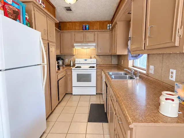 Photo 4 — 5743 Amherst Street, Lubbock, TX 79416