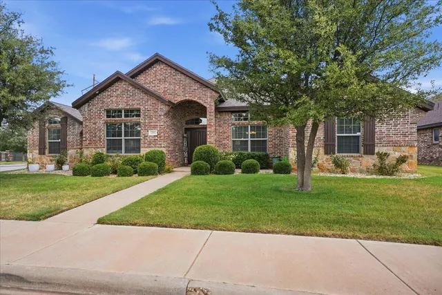 Photo 2 — 7301 Kewanee Avenue, Lubbock, TX 79424