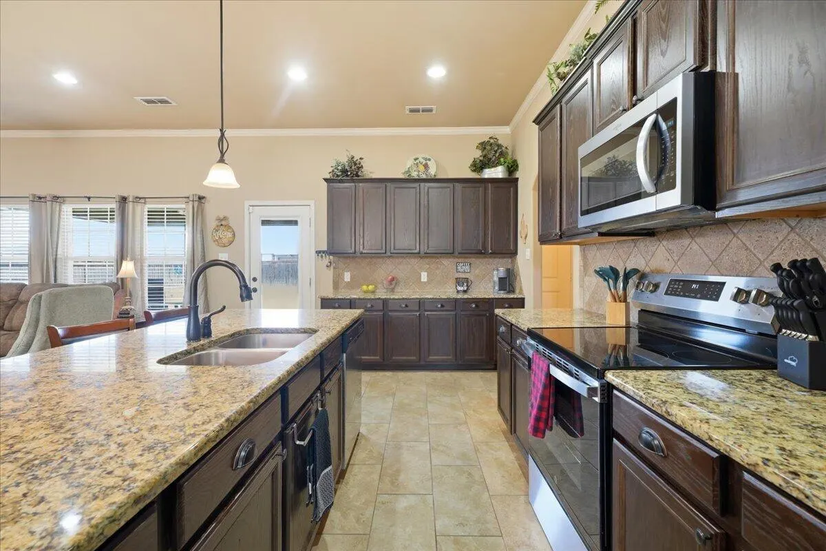 Photo 13 — 7301 Kewanee Avenue, Lubbock, TX 79424