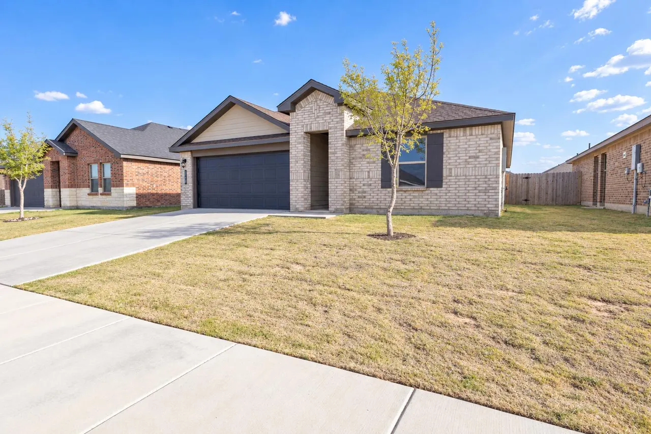 Photo 2 — 7729 92nd Street, Lubbock, TX 79424