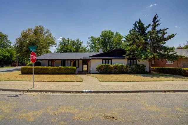 Photo 3 — 802 W 6th Street, Idalou, TX 79329