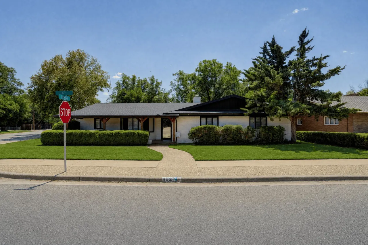 Front exterior — 802 W 6th Street, Idalou, TX 79329