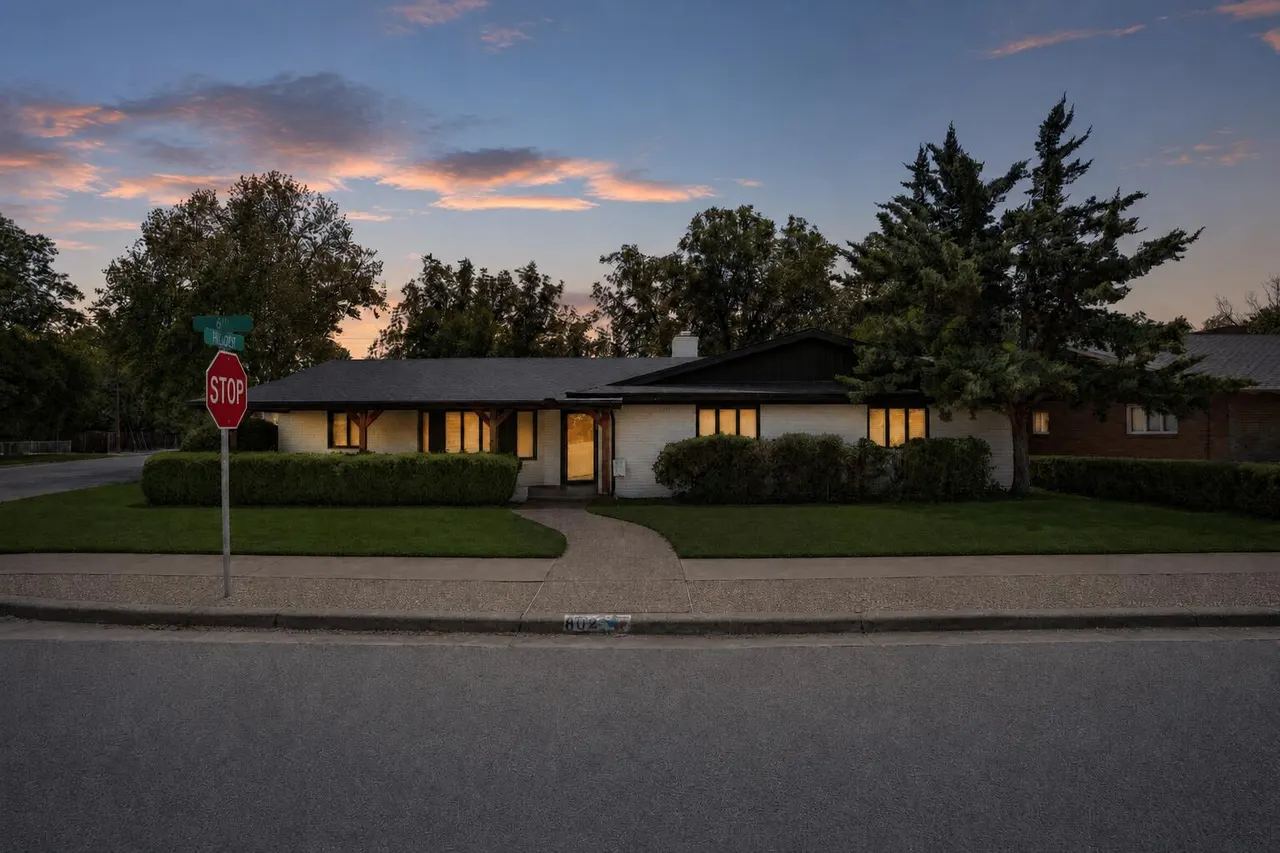 Photo 2 — 802 W 6th Street, Idalou, TX 79329