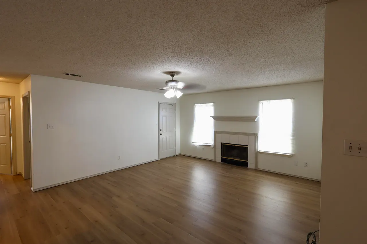 Photo 4 — 811 Ironton Drive, Lubbock, TX 79416