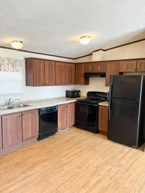 Photo 5 — 132 Railroad Avenue, Levelland, TX 79336