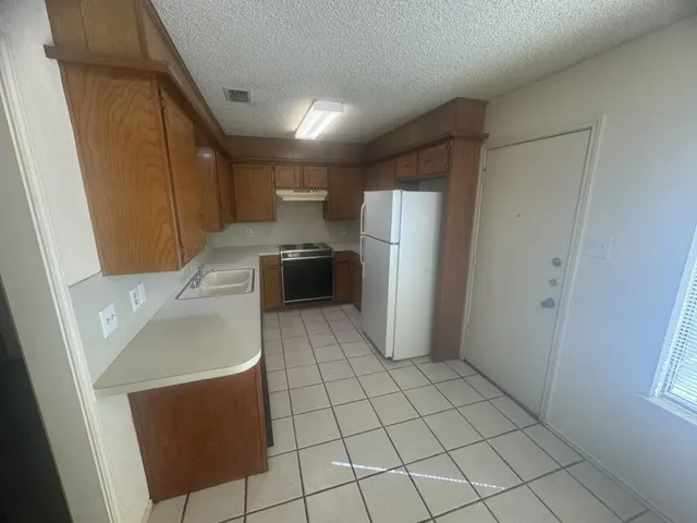 Photo 3 — 7507 Akron Avenue B, Lubbock, TX 79423
