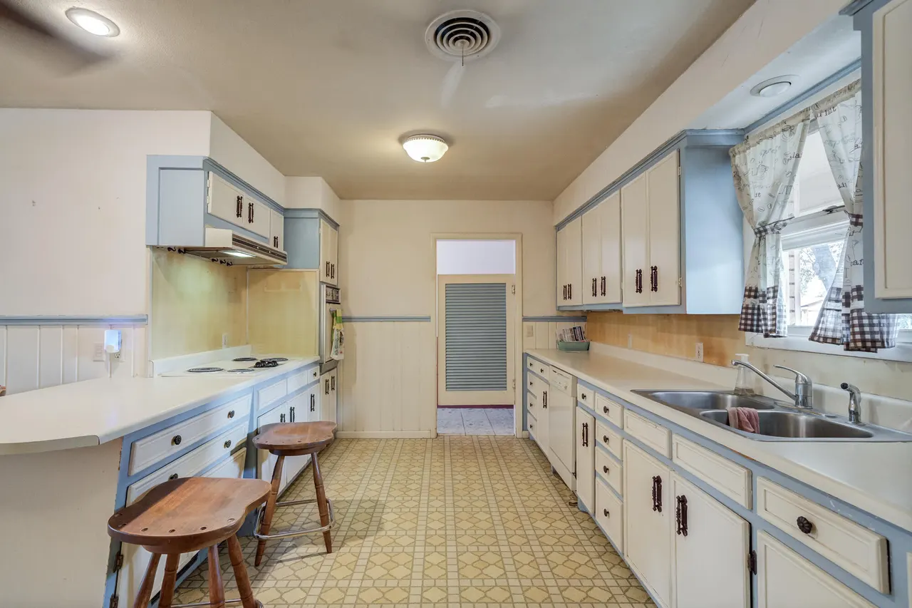 Photo 13 — 2112 55th Street, Lubbock, TX 79412
