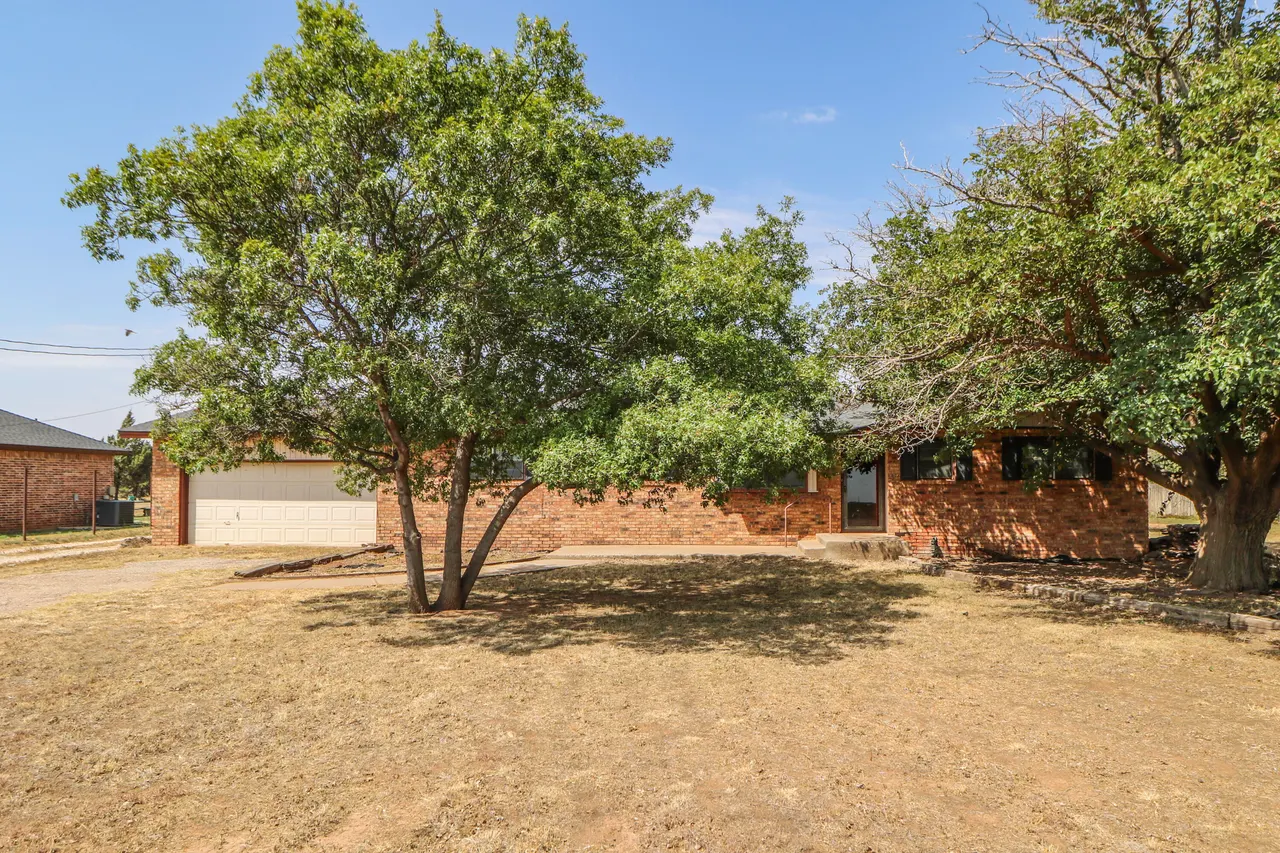 Front exterior — 10811 N County Road 1500, Shallowater, TX 79363
