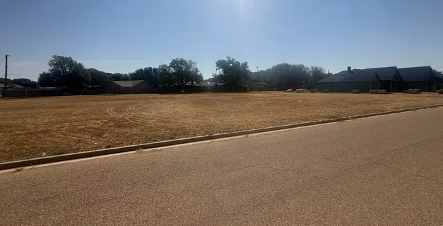 Photo 2 — 1702 Avenue L, Abernathy, TX 79311
