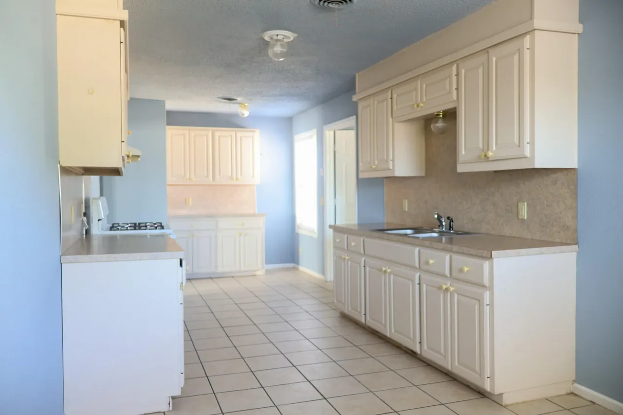 Photo 6 — 1724 E 2nd Place, Lubbock, TX 79403