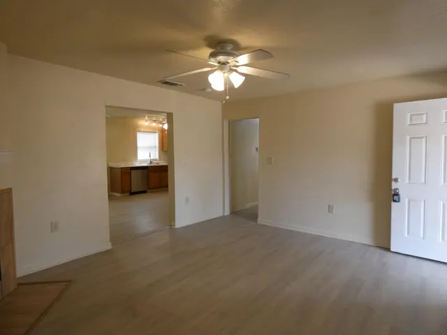 Photo 5 — 2301 39th Street, Lubbock, TX 79412