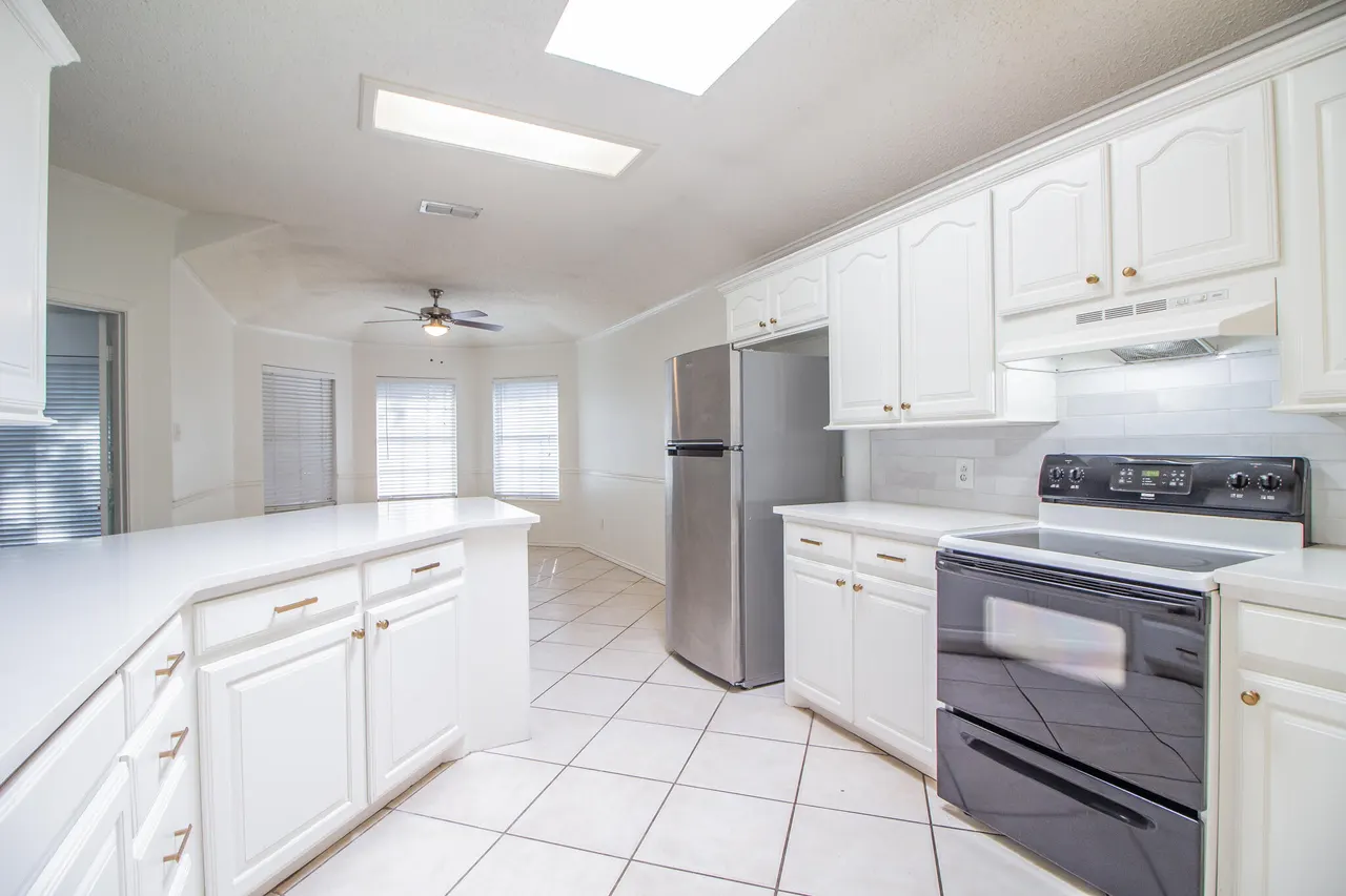 Photo 12 — 905 Kirby Avenue, Lubbock, TX 79416