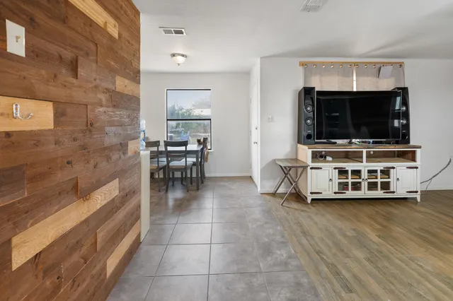 Photo 4 — 317 E 15th Street, Wolfforth, TX 79382