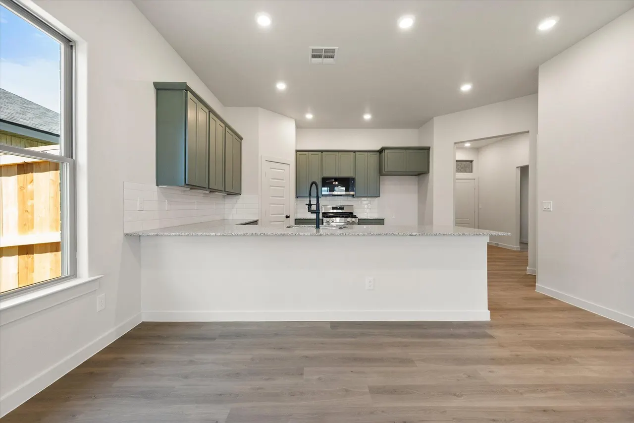 Photo 12 — 7007 53rd Street, Lubbock, TX 79407