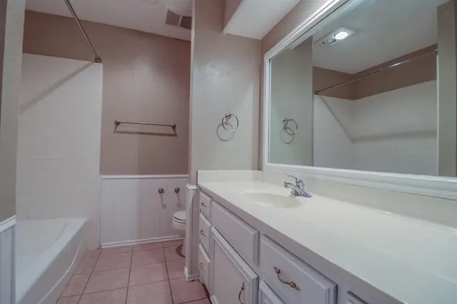 Photo 8 — 6032 72nd Street, Lubbock, TX 79424
