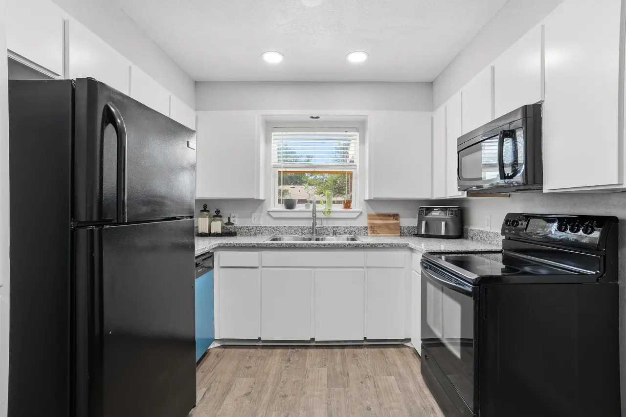 Photo 2 — 1316 6th Street, Shallowater, TX 79363