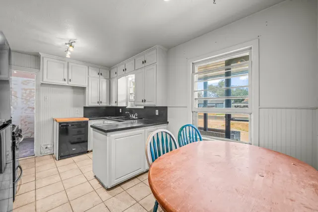 Photo 7 — 2005 48th Street, Lubbock, TX 79412