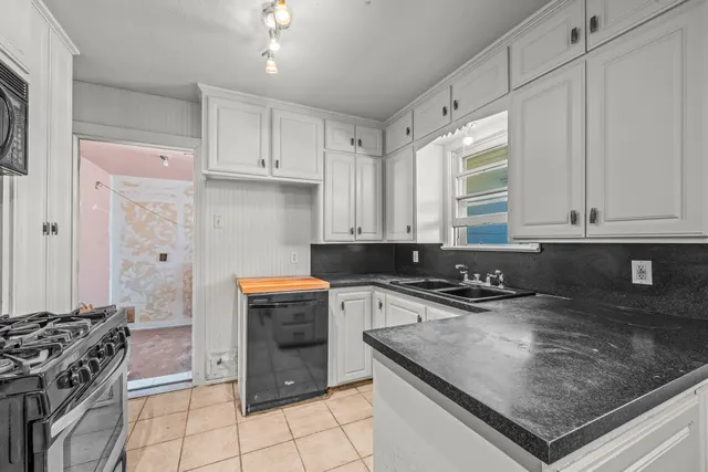 Photo 8 — 2005 48th Street, Lubbock, TX 79412
