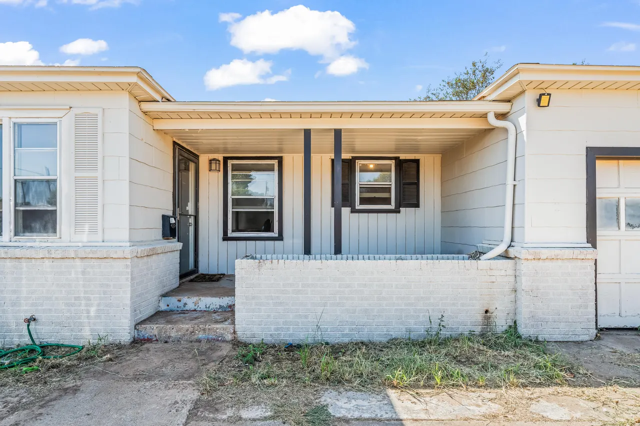 Photo 4 — 2005 48th Street, Lubbock, TX 79412