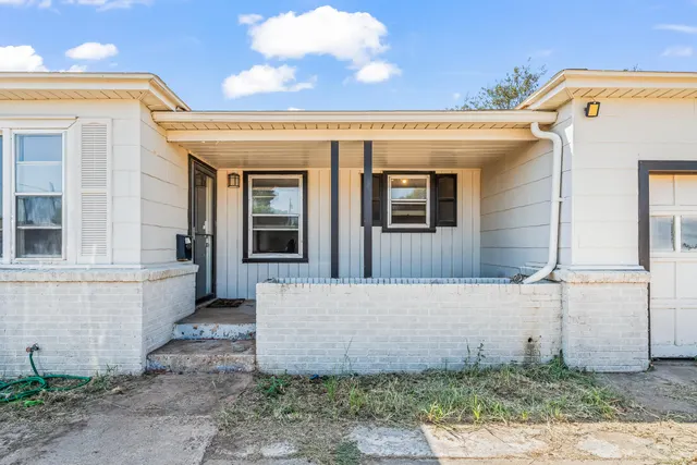 Photo 4 — 2005 48th Street, Lubbock, TX 79412