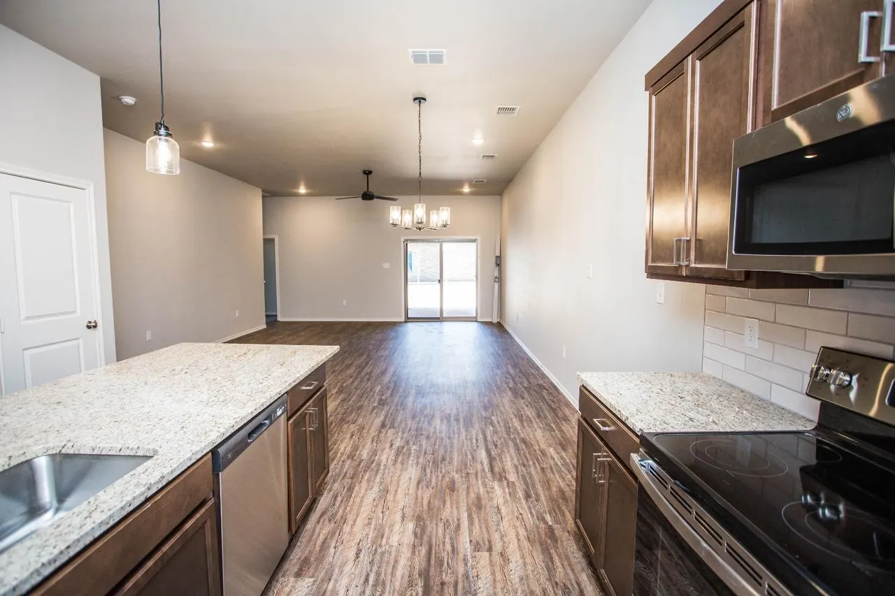 Photo 8 — 5861 Virginia Avenue, Lubbock, TX 79407
