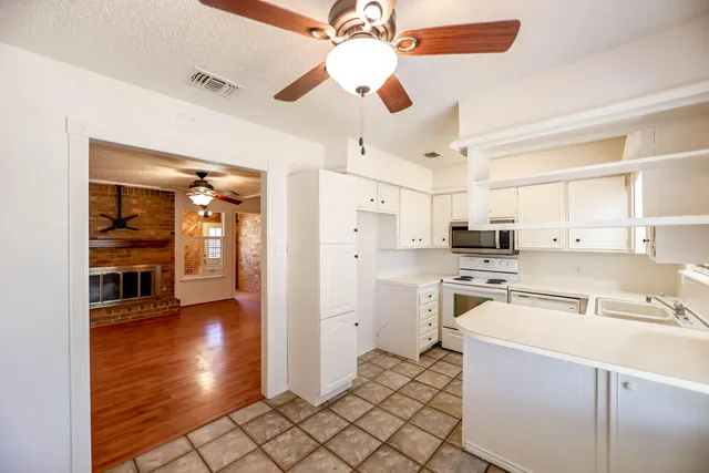 Photo 8 — 5924 16th Street, Lubbock, TX 79416