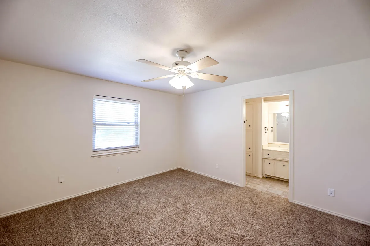 Photo 11 — 5924 16th Street, Lubbock, TX 79416