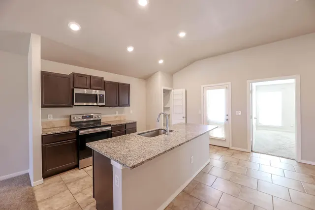 Photo 6 — 7407 31st Street, Lubbock, TX 79407