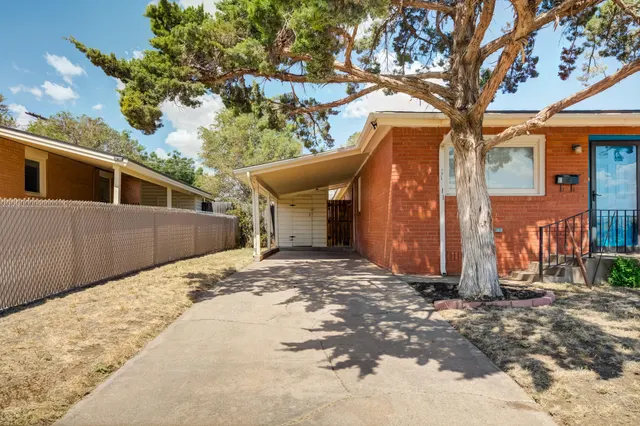 Photo 2 — 4432 29th Street B, Lubbock, TX 79410