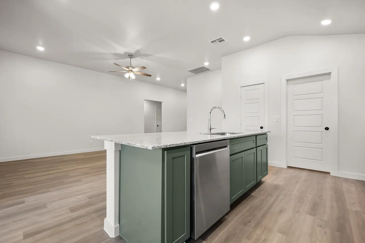Photo 12 — 1304 Trenton Avenue, Lubbock, TX 79416