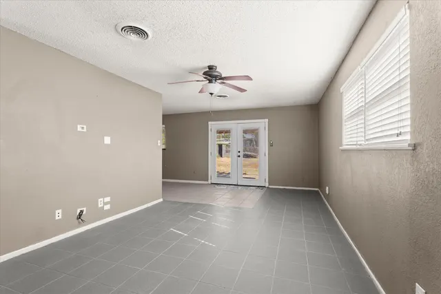Photo 3 — 327 Cherry Street, Levelland, TX 79336