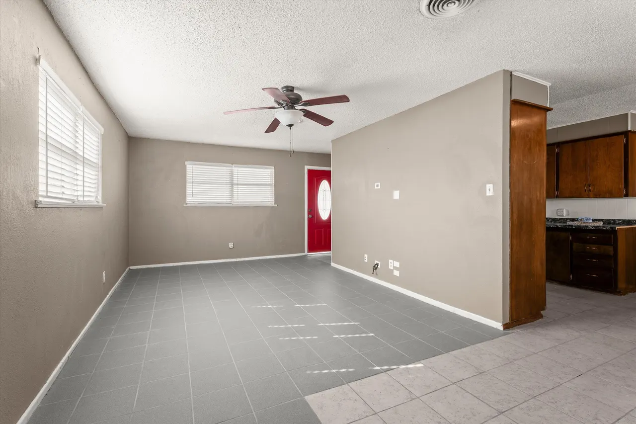 Photo 5 — 327 Cherry Street, Levelland, TX 79336