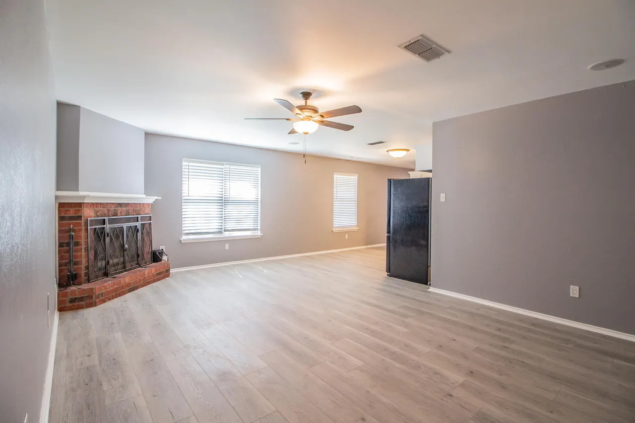 Photo 4 — 6105 7th Street, Lubbock, TX 79416