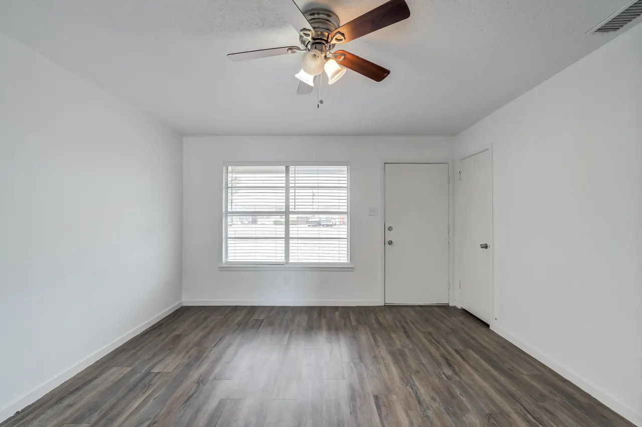 Photo 6 — 5455 6th Place, Lubbock, TX 79416
