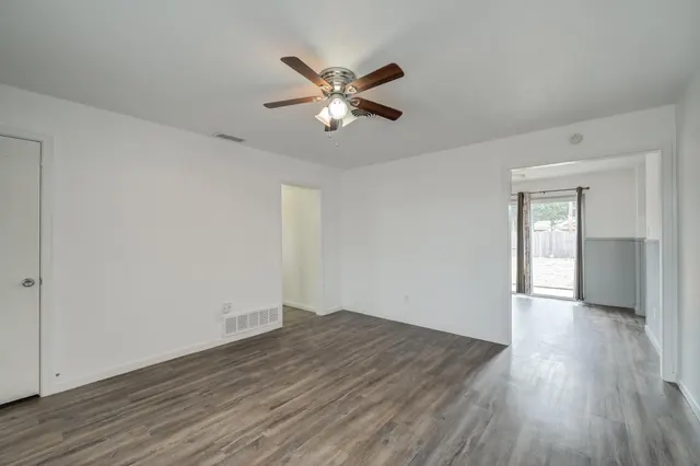 Photo 7 — 5455 6th Place, Lubbock, TX 79416