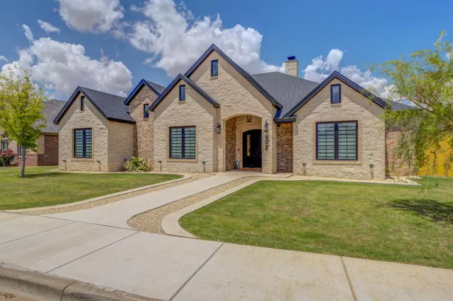 Photo 2 — 608 N 11th Street, Wolfforth, TX 79382