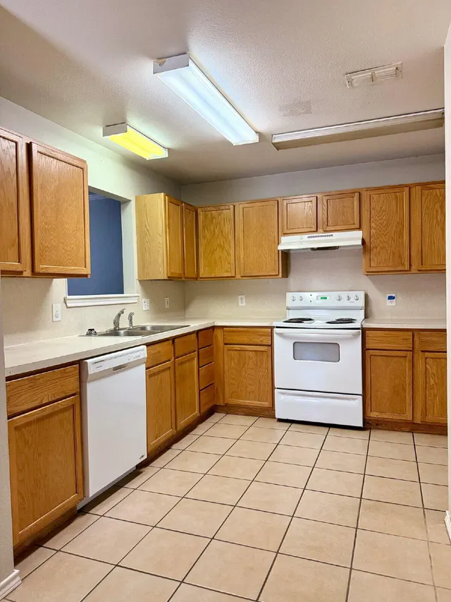 Photo 6 — 304 N Brentwood Avenue A, Lubbock, TX 79416