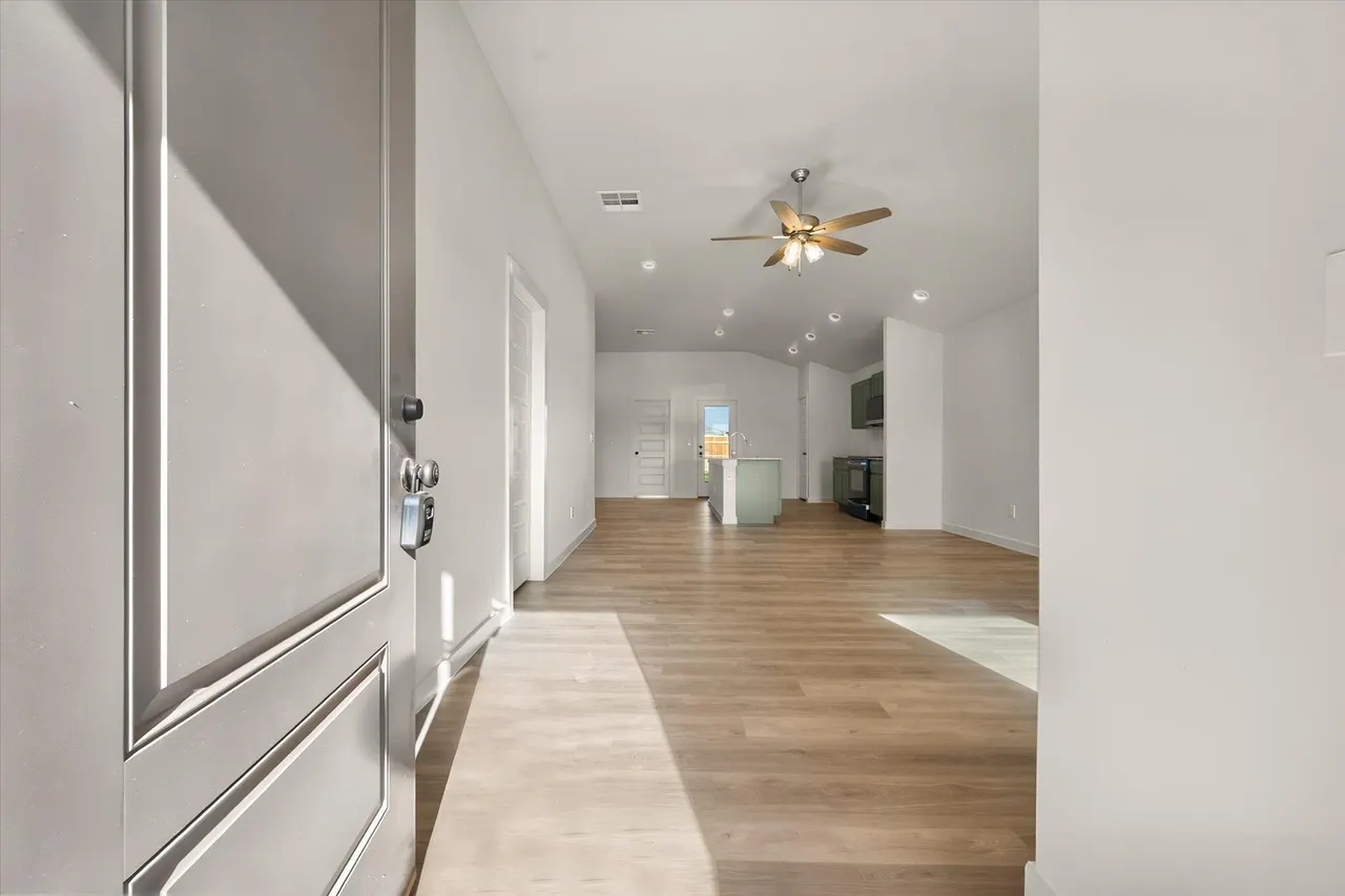 Photo 4 — 6305 Viola Avenue, Lubbock, TX 79407