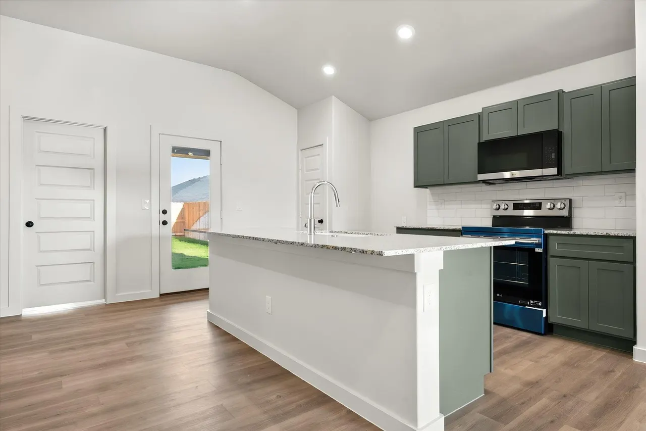 Photo 10 — 6305 Viola Avenue, Lubbock, TX 79407