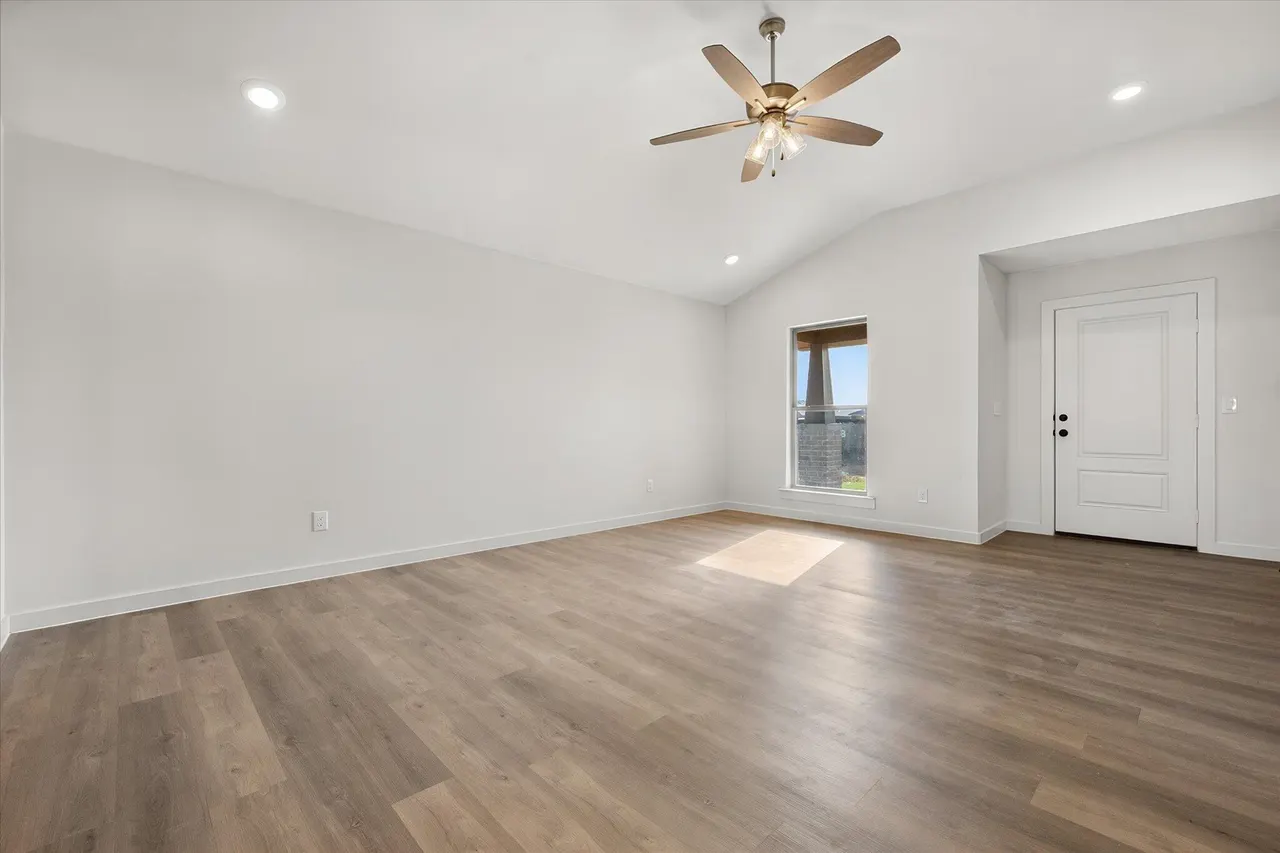 Photo 8 — 6305 Viola Avenue, Lubbock, TX 79407