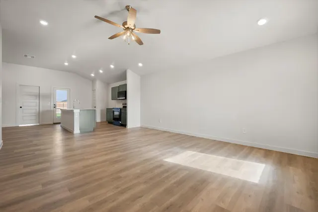 Photo 4 — 6305 Viola Avenue, Lubbock, TX 79407