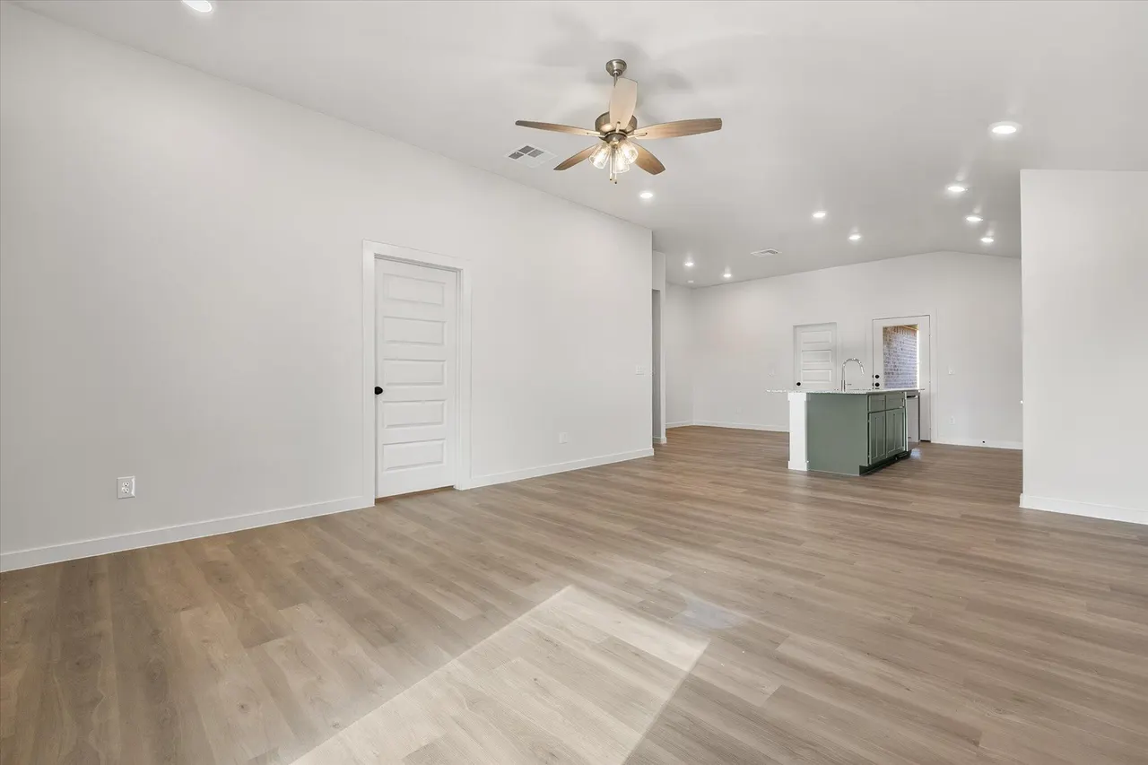Photo 5 — 6305 Viola Avenue, Lubbock, TX 79407