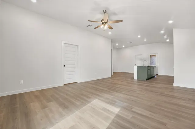 Photo 5 — 6305 Viola Avenue, Lubbock, TX 79407