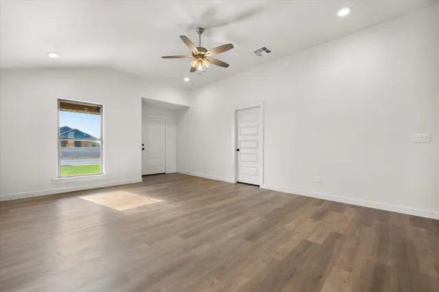 Photo 7 — 6305 Viola Avenue, Lubbock, TX 79407