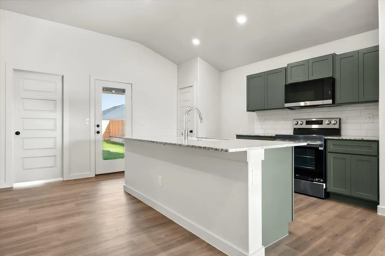 Photo 9 — 6305 Viola Avenue, Lubbock, TX 79407