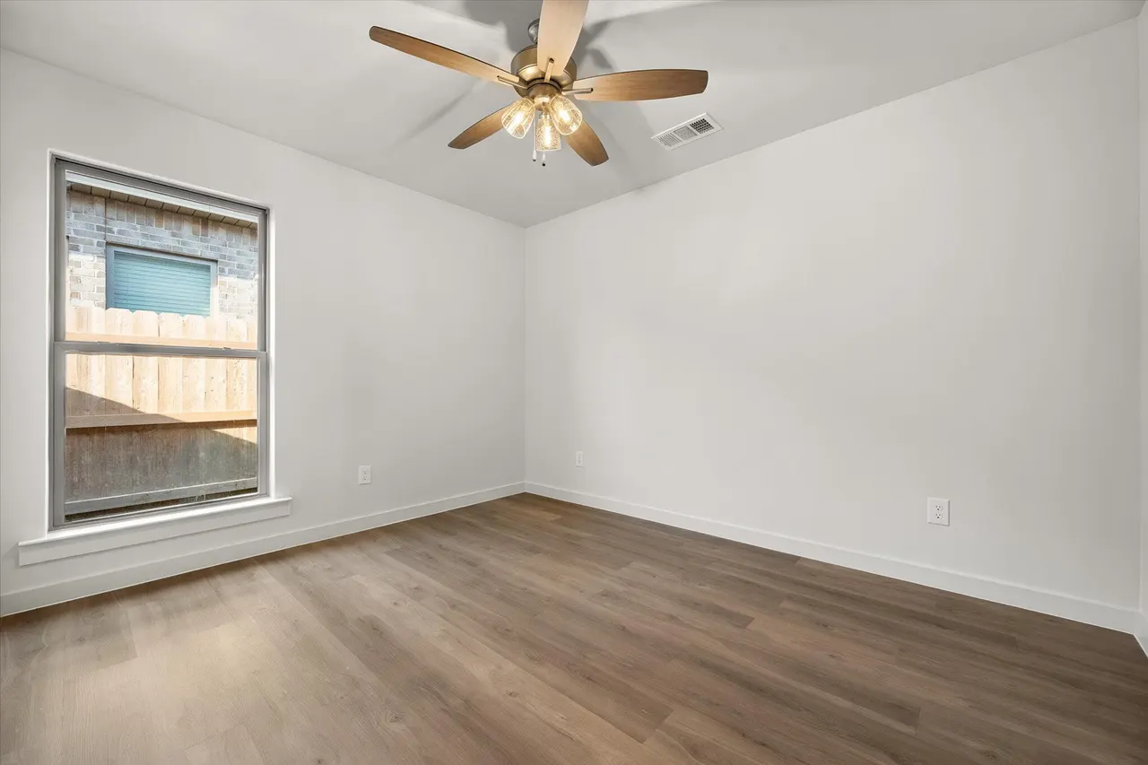 Photo 10 — 6305 Viola Avenue, Lubbock, TX 79407