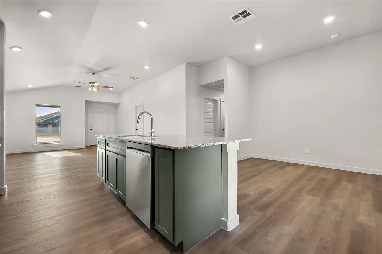 Photo 15 — 6305 Viola Avenue, Lubbock, TX 79407