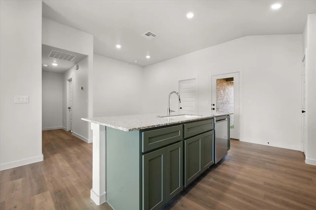 Photo 16 — 6305 Viola Avenue, Lubbock, TX 79407