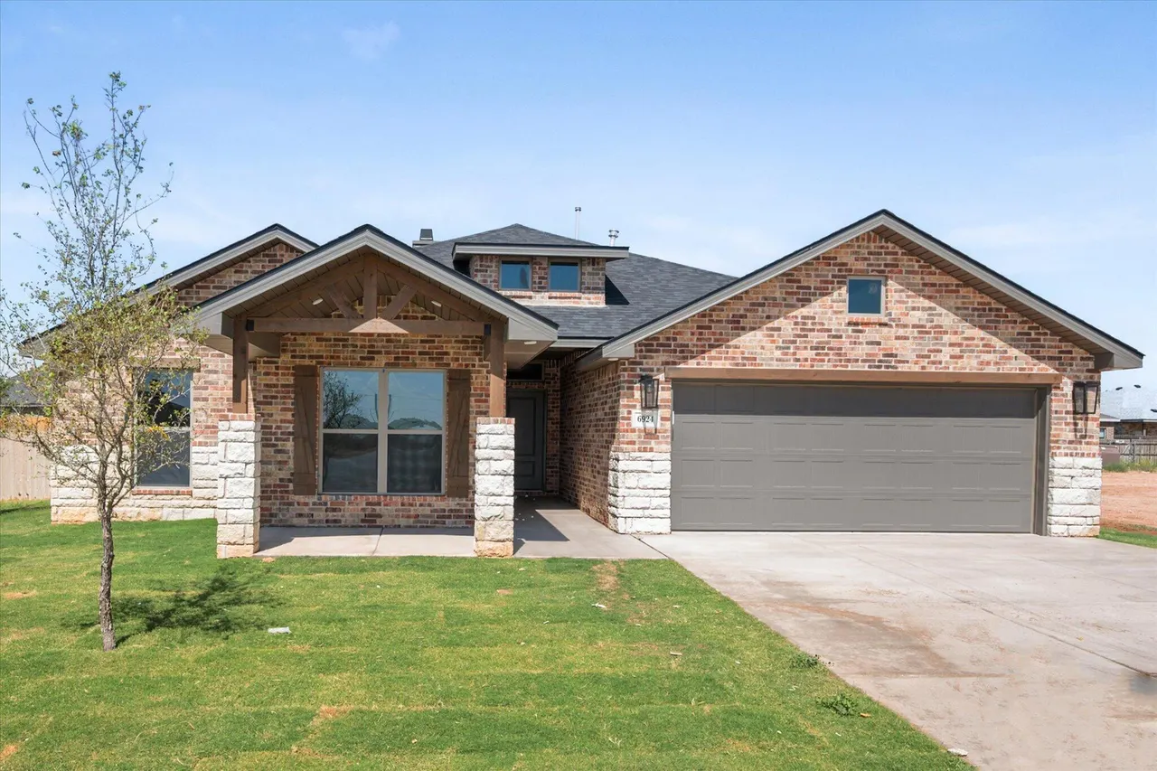 Photo 3 — 6924 18th Place, Lubbock, TX 79416