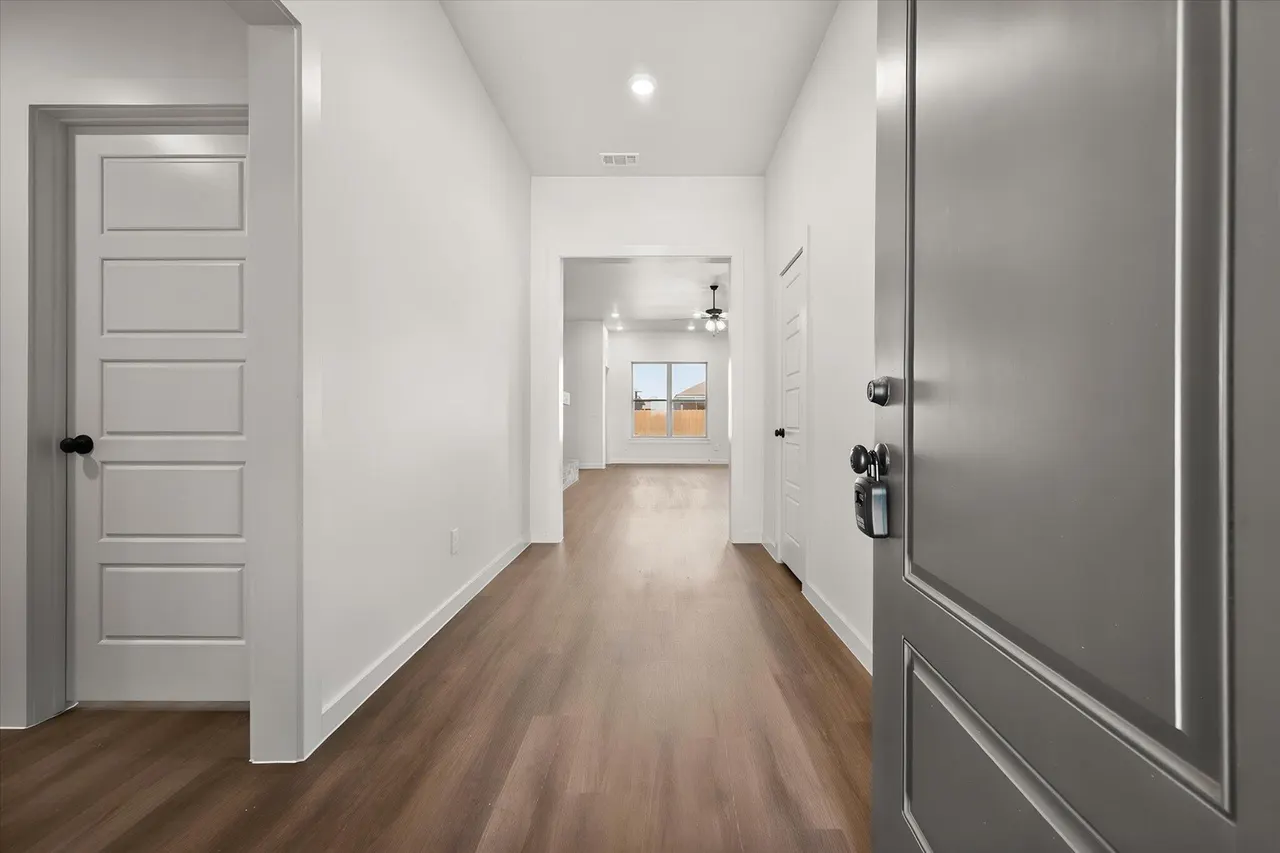 Photo 4 — 6924 18th Place, Lubbock, TX 79416